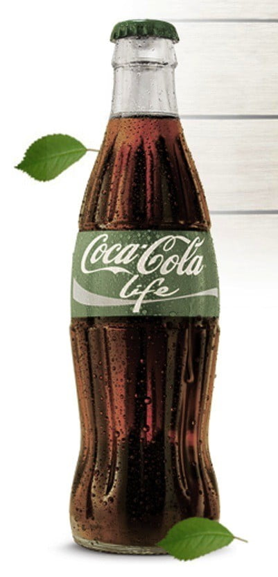 La bouteille ornée du logo vert de Coca-Cola Life