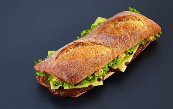 Le nouveau logo vert de McDonald's s'illustre dans le McBaguette