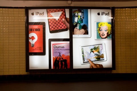 Publicité de l'iPad d'Apple dans le métro parisien